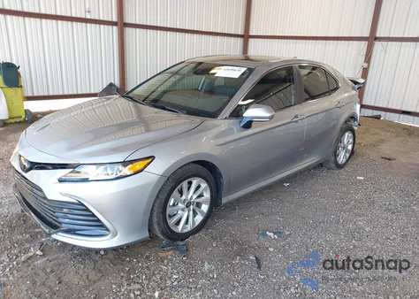 2024 Toyota Camry Le z USA, uszkodzony, nr VIN 4T1R11AK5RU905331